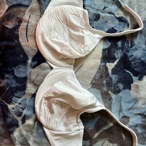 White underwire bra​​